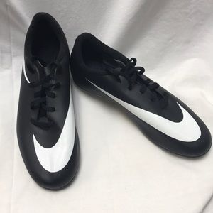 Nike Jr Bravata Soccer Cleats Kids Sizes 4.5Y & 6Y
